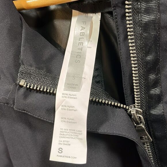 Fabletics black Giana hooded jacket - Picture 2 of 8